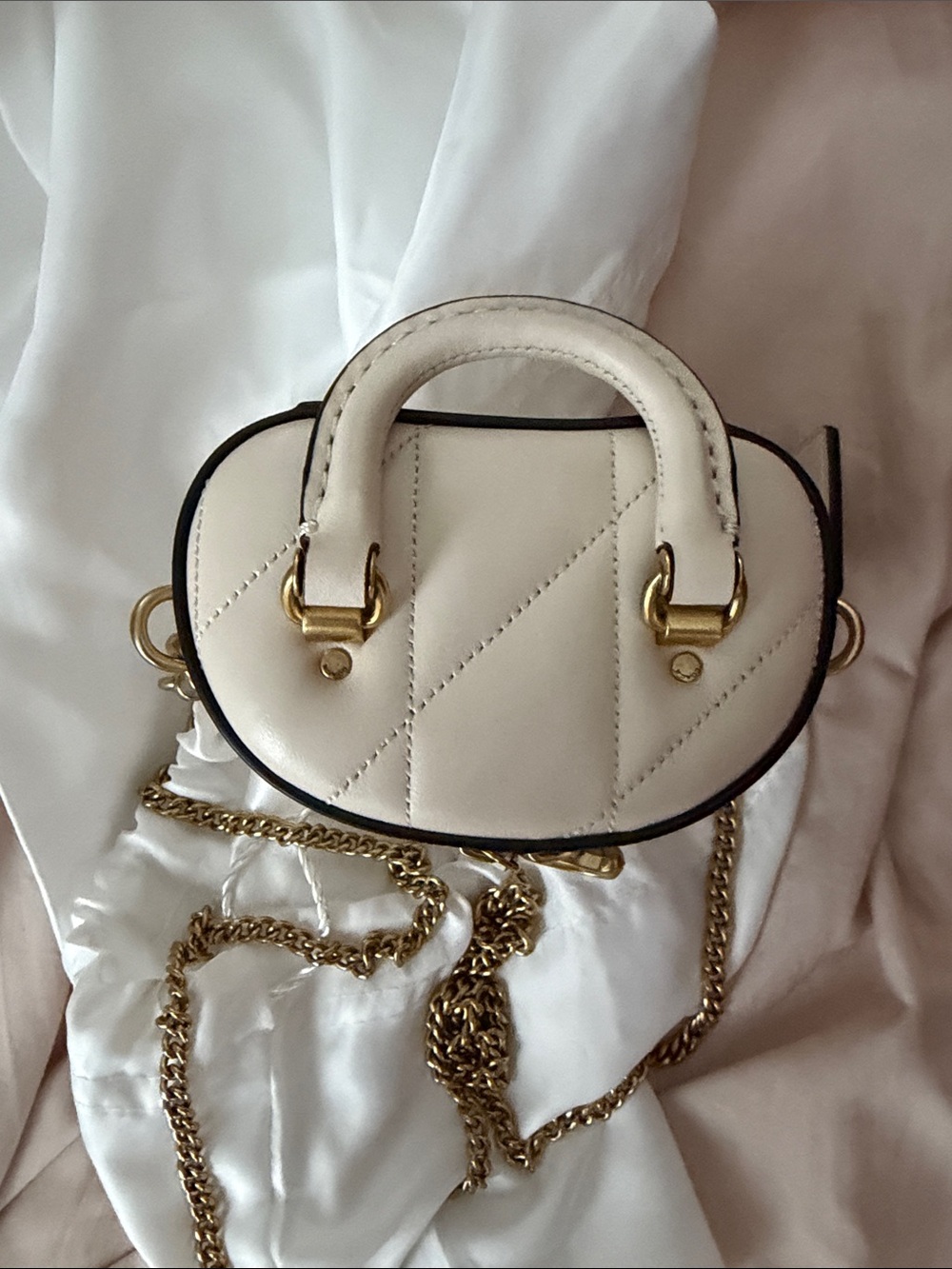 Coach Cream Quilted Leather Crossbody Bag with Gold Chain - Picture 2 of 7